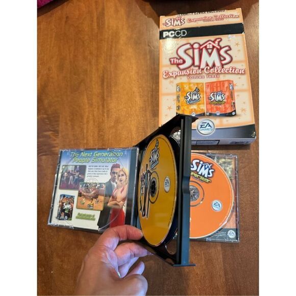 The Sims PC CD game bundle - Picture 3 of 4